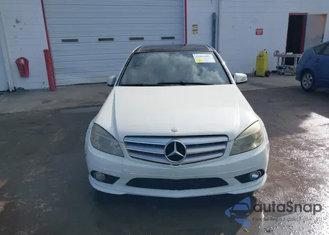 2010 Mercedes-Benz C 300 Sport 4Matic z USA, uszkodzony, nr VIN WDDGF8BB7AR105115